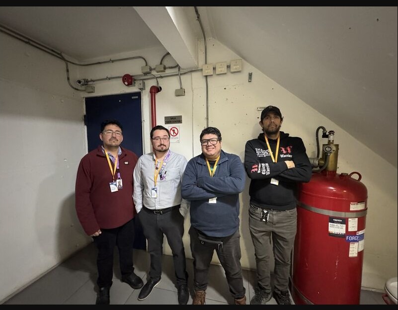 Trabajo nocturno del equipo TI