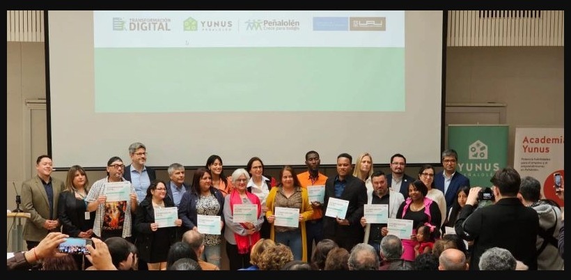 Graduación Peñalolén Digital: vecinos de la comuna certifican habilidades digitales